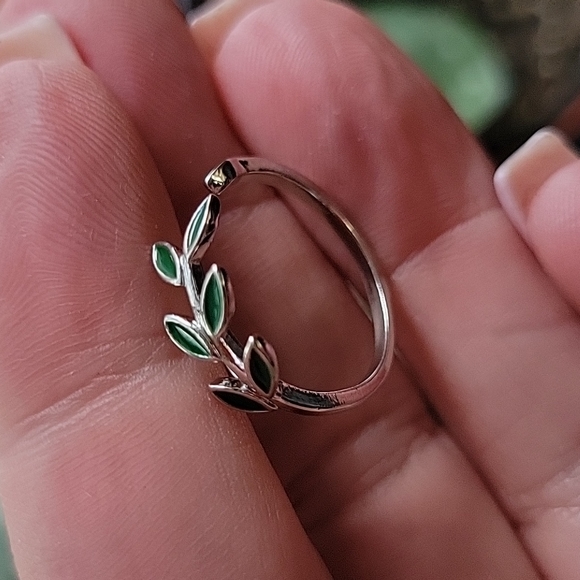 Green Leaf Garland Style Toe Ring, adjustable - Picture 2 of 6